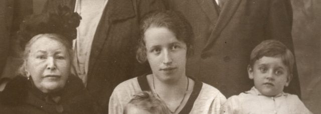 Photo Solange Levasseur avec sa grand-mère et son neveu